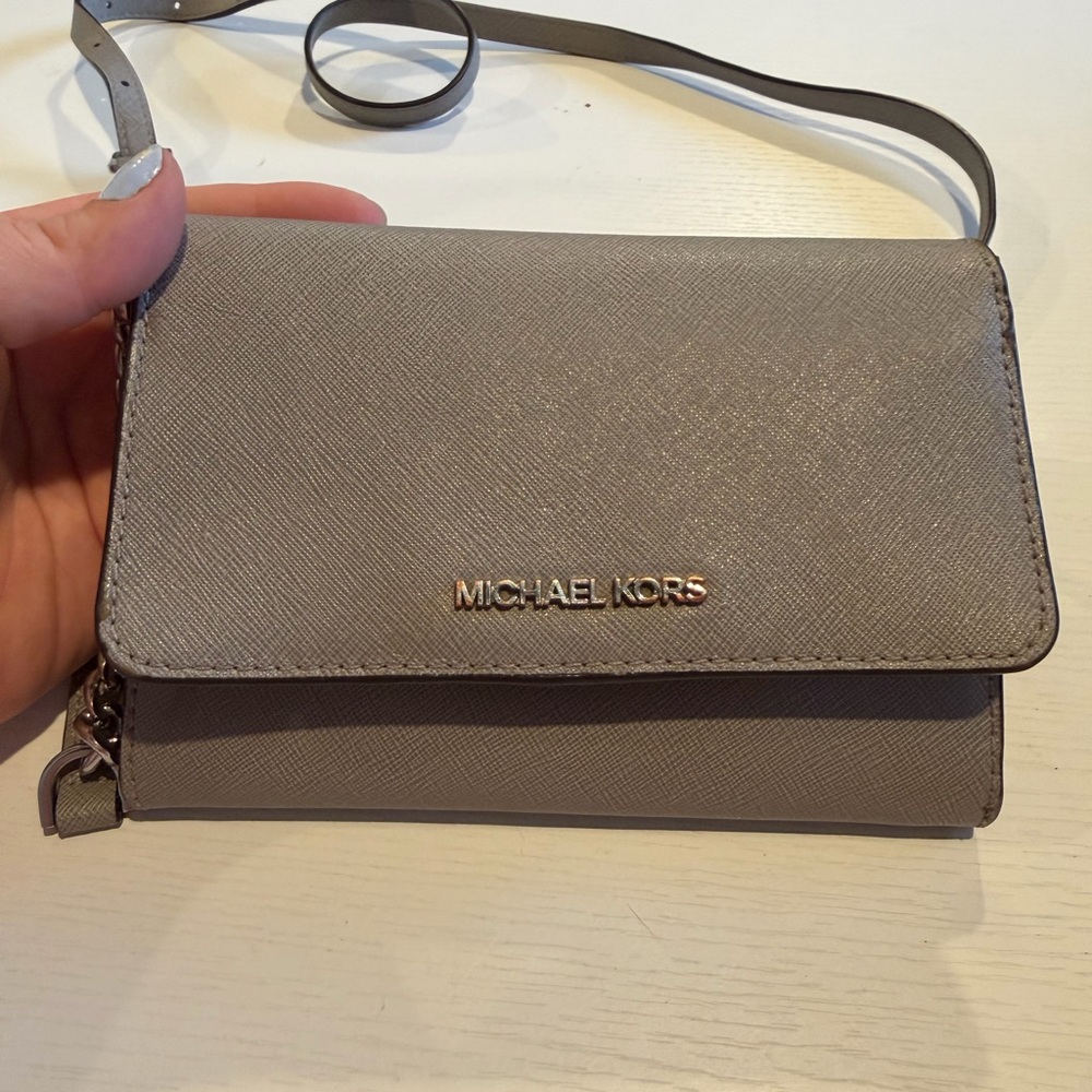 Michael Kors Crossbody Wallet - Taupe Gray